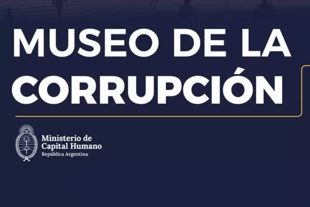 Cartel azul oscuro con letras blancas que dice Museo de la Corrupción y el logo del Ministerio de Capital Humano de la República Argentina