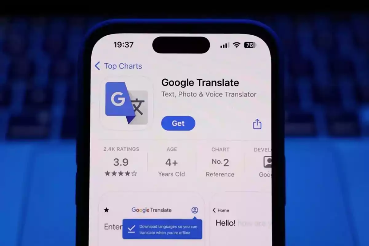 Pantalla de un teléfono móvil mostrando la aplicación Google Translate en la tienda de aplicaciones con el botón de obtener destacado y detalles de la app visibles Pantalla de un teléfono móvil mostrando la aplicación Google Translate en la tienda de aplicaciones con el botón de obtener destacado y detalles de la app visibles