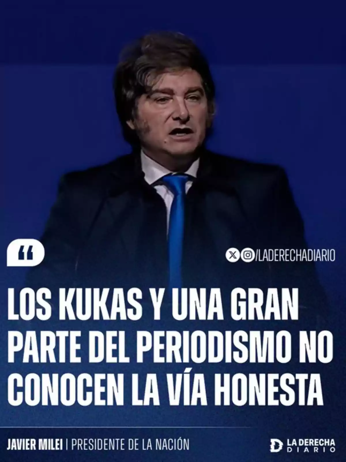 Brown-haired man in a dark suit with a blue tie speaking in front of a blue background, accompanied by text criticizing the kukas and journalism for not knowing the honest way. Brown-haired man in a dark suit with a blue tie speaking in front of a blue background, accompanied by text criticizing the kukas and journalism for not knowing the honest way.