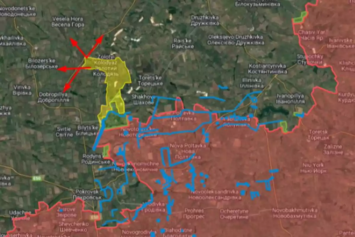 Mapa satelital de una zona en conflicto con áreas marcadas en rojo, azul y amarillo, además de flechas rojas que indican direcciones de avance Mapa satelital de una zona en conflicto con áreas marcadas en rojo, azul y amarillo, además de flechas rojas que indican direcciones de avance