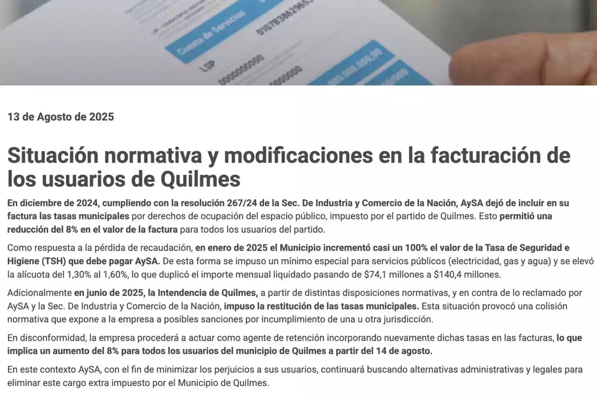 Una mano sostiene una factura de servicios mientras en primer plano se muestra un comunicado sobre cambios normativos y modificaciones en la facturación de los usuarios de Quilmes, detallando fechas y porcentajes de reducción y aumento de tasas municipales Una mano sostiene una factura de servicios mientras en primer plano se muestra un comunicado sobre cambios normativos y modificaciones en la facturación de los usuarios de Quilmes, detallando fechas y porcentajes de reducción y aumento de tasas municipales