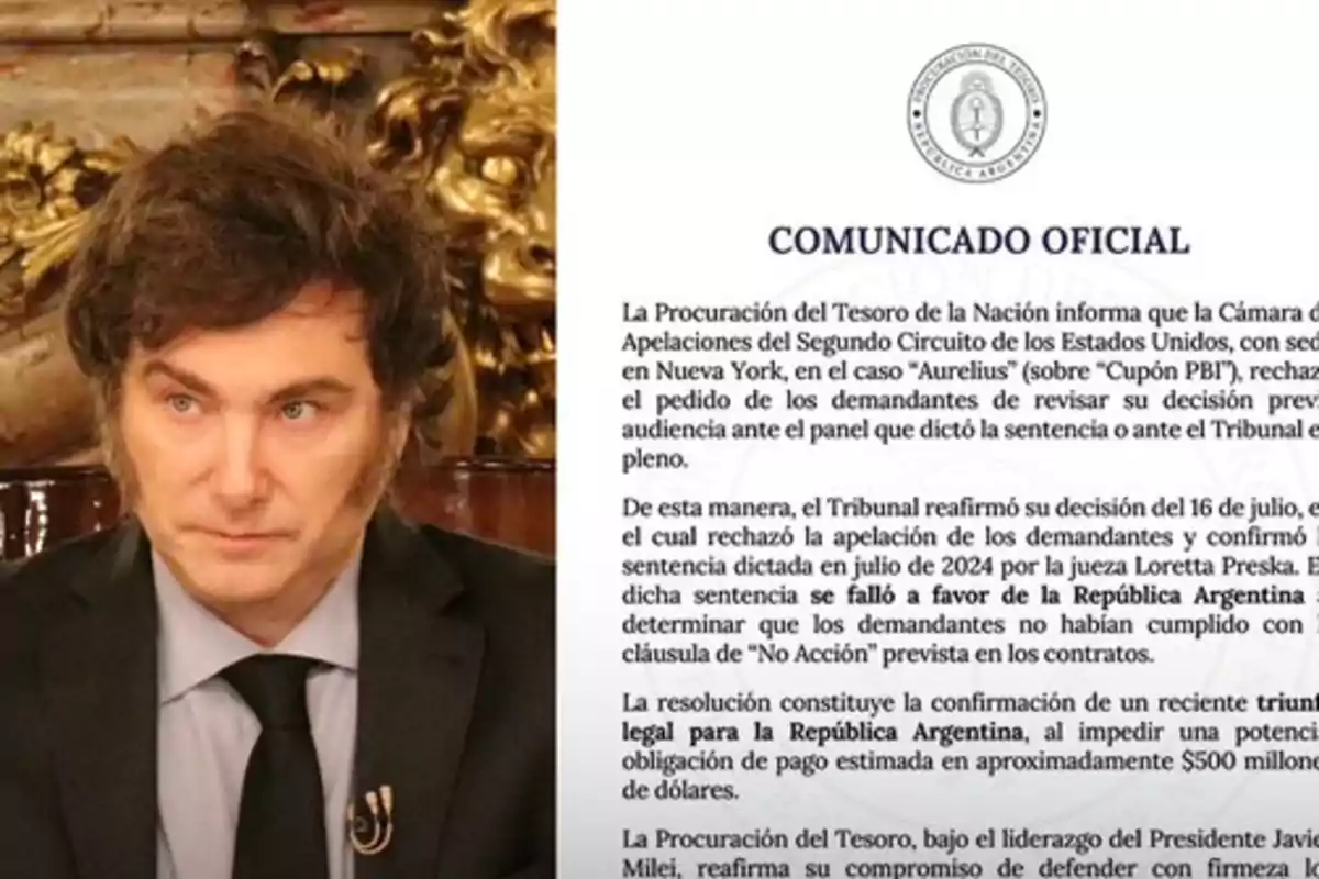 A man in a dark suit and tie appears on the left, while on the right an official statement from the Argentine government is shown regarding a favorable court ruling in the United States.