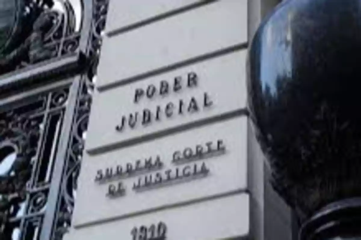 Facade of a building with the inscription Supreme Court of Justice and architectural details in wrought iron. Facade of a building with the inscription Supreme Court of Justice and architectural details in wrought iron.