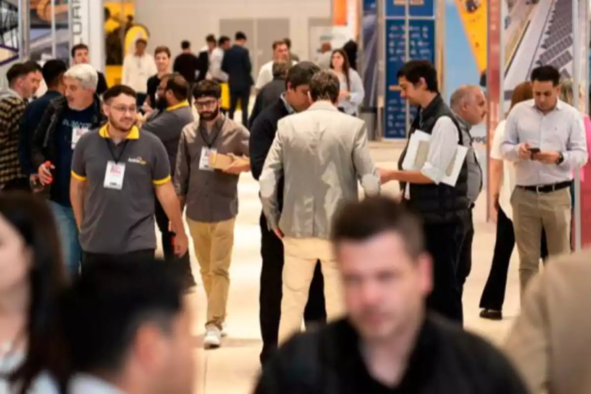 People walking and talking in a hallway at an exhibition or business event