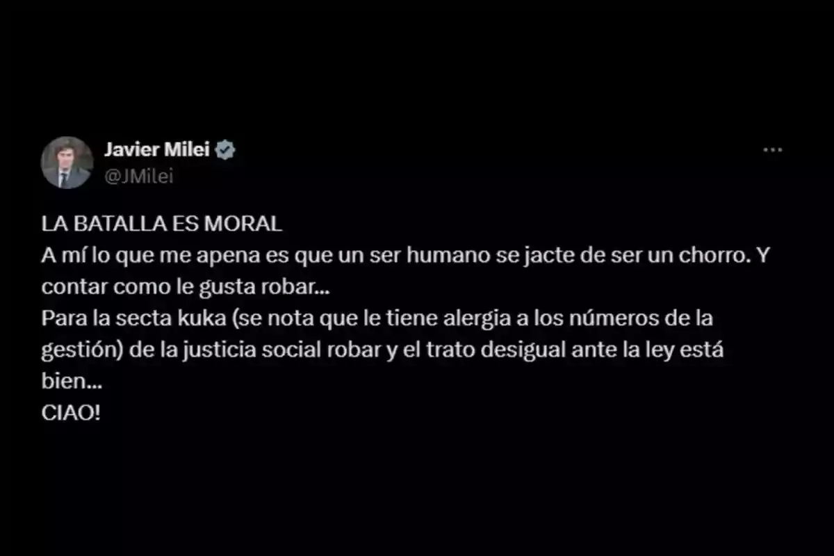 Captura de pantalla de un tuit de Javier Milei en el que expresa su opinión sobre la moralidad, criticando a quienes se jactan de robar y mencionando a la justicia social y el trato desigual ante la ley Captura de pantalla de un tuit de Javier Milei en el que expresa su opinión sobre la moralidad, criticando a quienes se jactan de robar y mencionando a la justicia social y el trato desigual ante la ley
