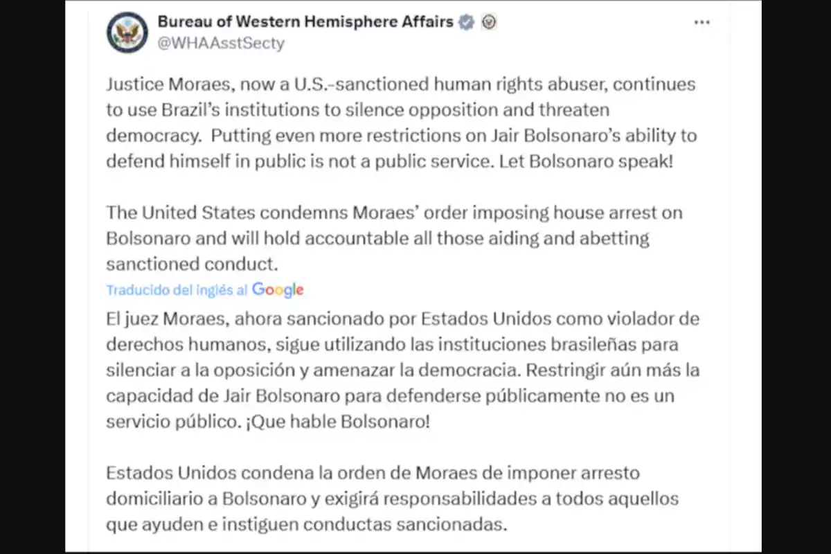 Publicación de la cuenta Bureau of Western Hemisphere Affairs en la que se condena la orden de arresto domiciliario contra Jair Bolsonaro y se critica al juez Moraes por presuntamente violar derechos humanos y silenciar a la oposición en Brasil, con el texto en inglés y su traducción al español. Publicación de la cuenta Bureau of Western Hemisphere Affairs en la que se condena la orden de arresto domiciliario contra Jair Bolsonaro y se critica al juez Moraes por presuntamente violar derechos humanos y silenciar a la oposición en Brasil, con el texto en inglés y su traducción al español.