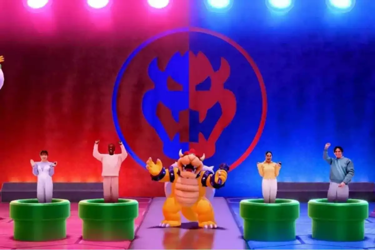 Cuatro personas y Bowser están en un escenario colorido con tubos verdes y un fondo dividido en rojo y azul con el símbolo de Bowser al centro Cuatro personas y Bowser están en un escenario colorido con tubos verdes y un fondo dividido en rojo y azul con el símbolo de Bowser al centro