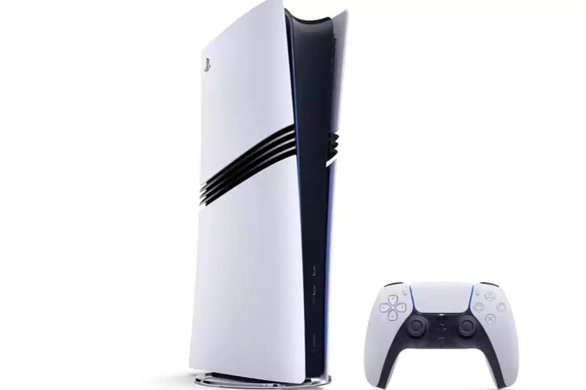 Consola de videojuegos PlayStation 5 junto a un control inalámbrico DualSense sobre fondo blanco Consola de videojuegos PlayStation 5 junto a un control inalámbrico DualSense sobre fondo blanco
