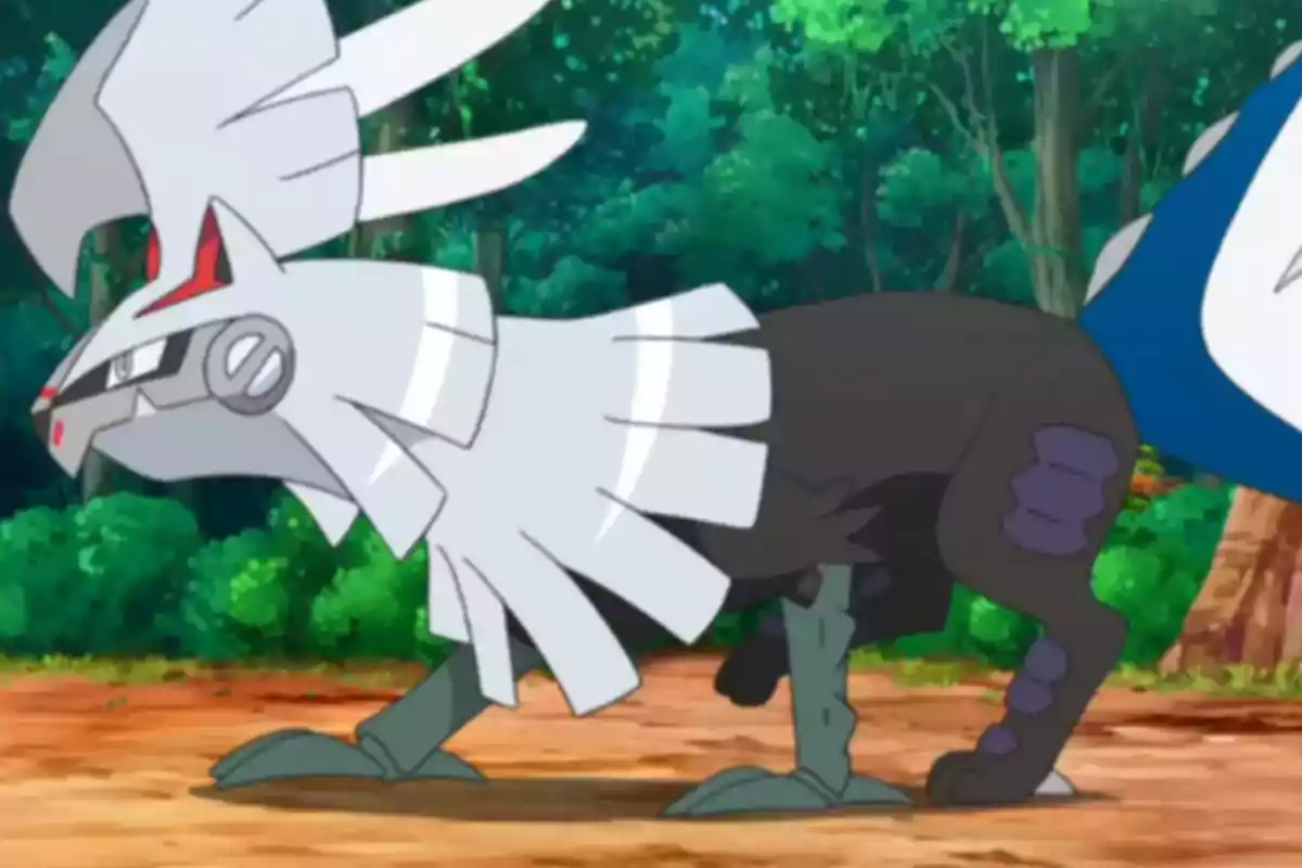 Un Pokémon cuadrúpedo de cuerpo oscuro y cabeza plateada con detalles metálicos camina en un bosque frondoso Un Pokémon cuadrúpedo de cuerpo oscuro y cabeza plateada con detalles metálicos camina en un bosque frondoso