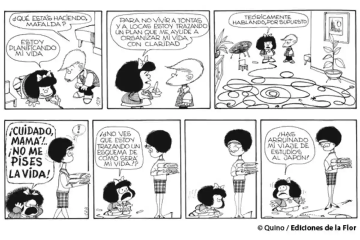 Mafalda está dibujando líneas en el suelo mientras le explica a su amigo que está planificando su vida, pero su madre accidentalmente pisa el dibujo y Mafalda se queja diciendo que ha arruinado su viaje de estudios al Japón Mafalda está dibujando líneas en el suelo mientras le explica a su amigo que está planificando su vida, pero su madre accidentalmente pisa el dibujo y Mafalda se queja diciendo que ha arruinado su viaje de estudios al Japón