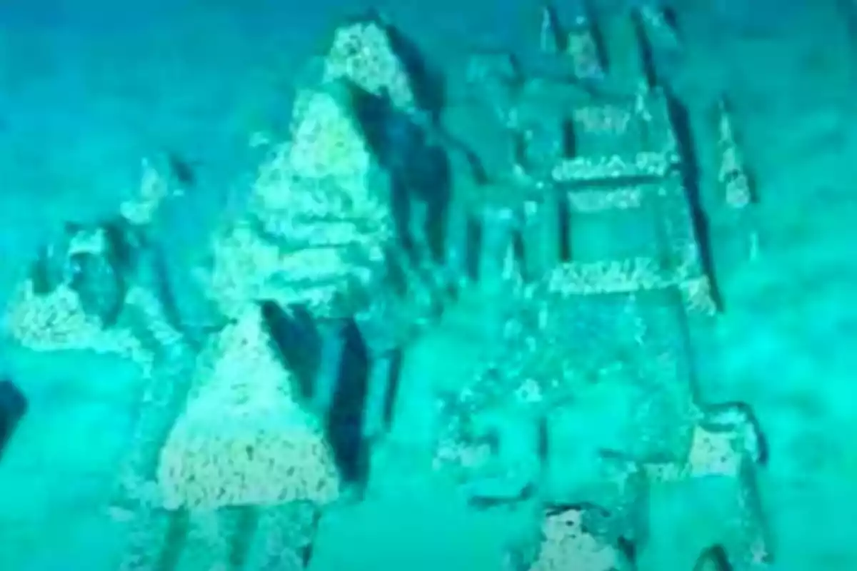 Submerged structures on the seafloor with geometric shapes that resemble ancient ruins
