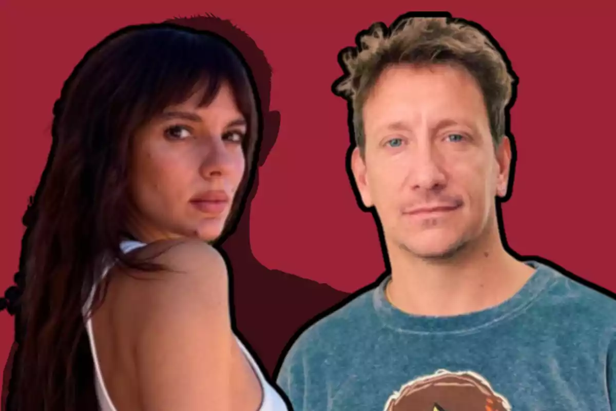 Una mujer de cabello largo y un hombre de cabello corto posan frente a un fondo color vino