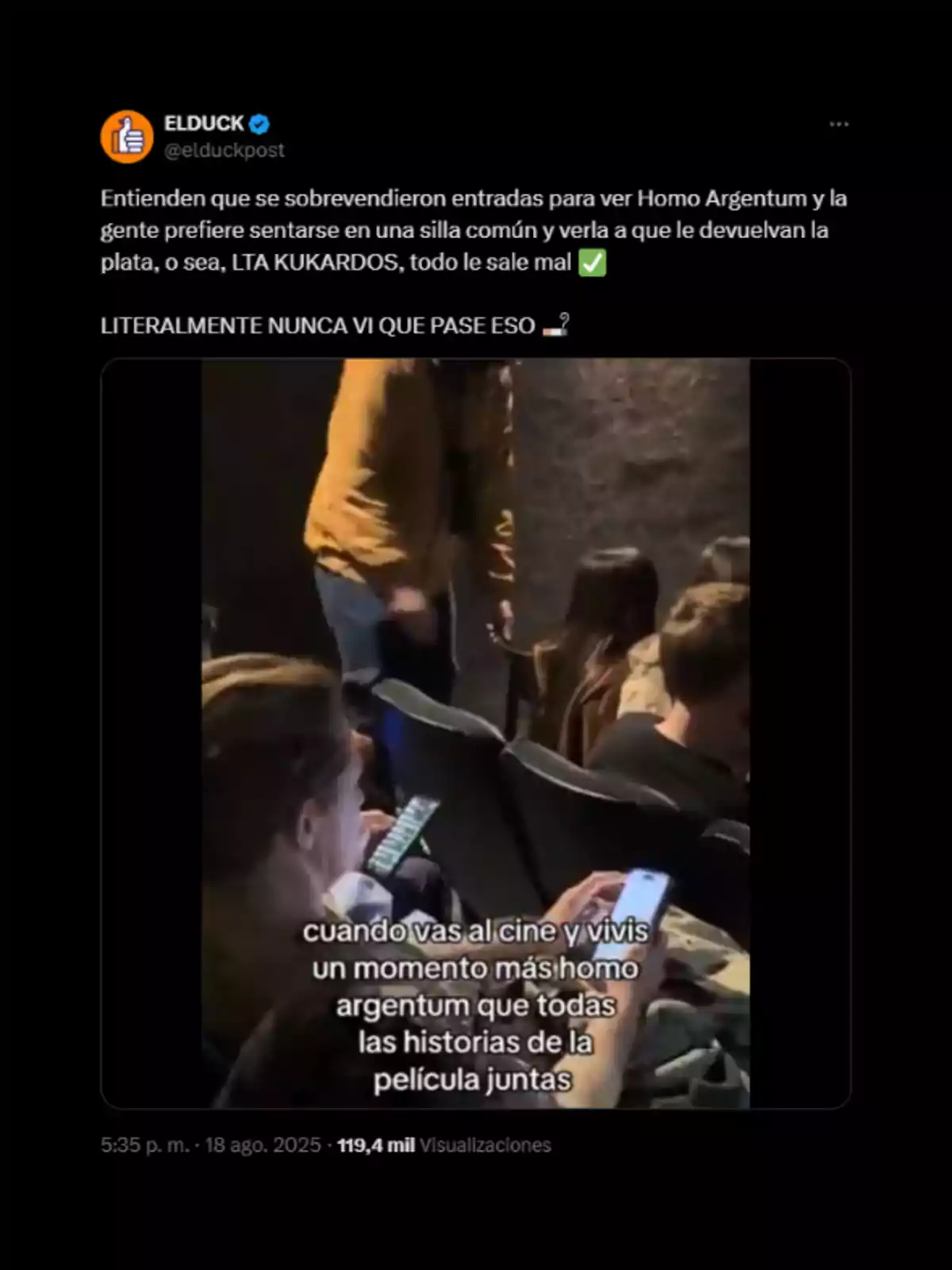 Tuit de Elduckpost comentando sobre la sobreventa de entradas para la película Homo Argentum, acompañado de una imagen de personas sentadas en el cine usando sus celulares y un texto superpuesto que dice cuando vas al cine y vivís un momento más homo argentum que todas las historias de la película juntas Tuit de Elduckpost comentando sobre la sobreventa de entradas para la película Homo Argentum, acompañado de una imagen de personas sentadas en el cine usando sus celulares y un texto superpuesto que dice cuando vas al cine y vivís un momento más homo argentum que todas las historias de la película juntas