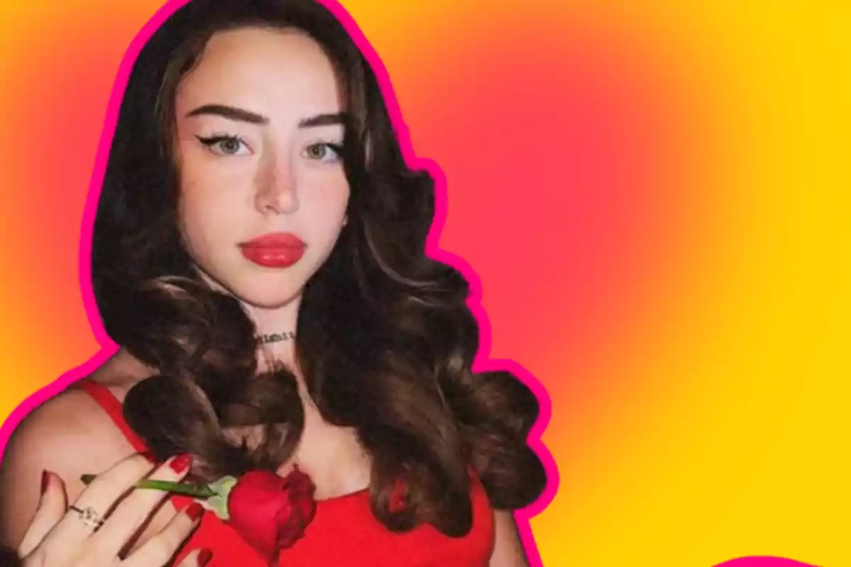 Mujer de cabello largo y ondulado con vestido rojo sosteniendo una rosa sobre un fondo degradado de colores amarillo y rosa