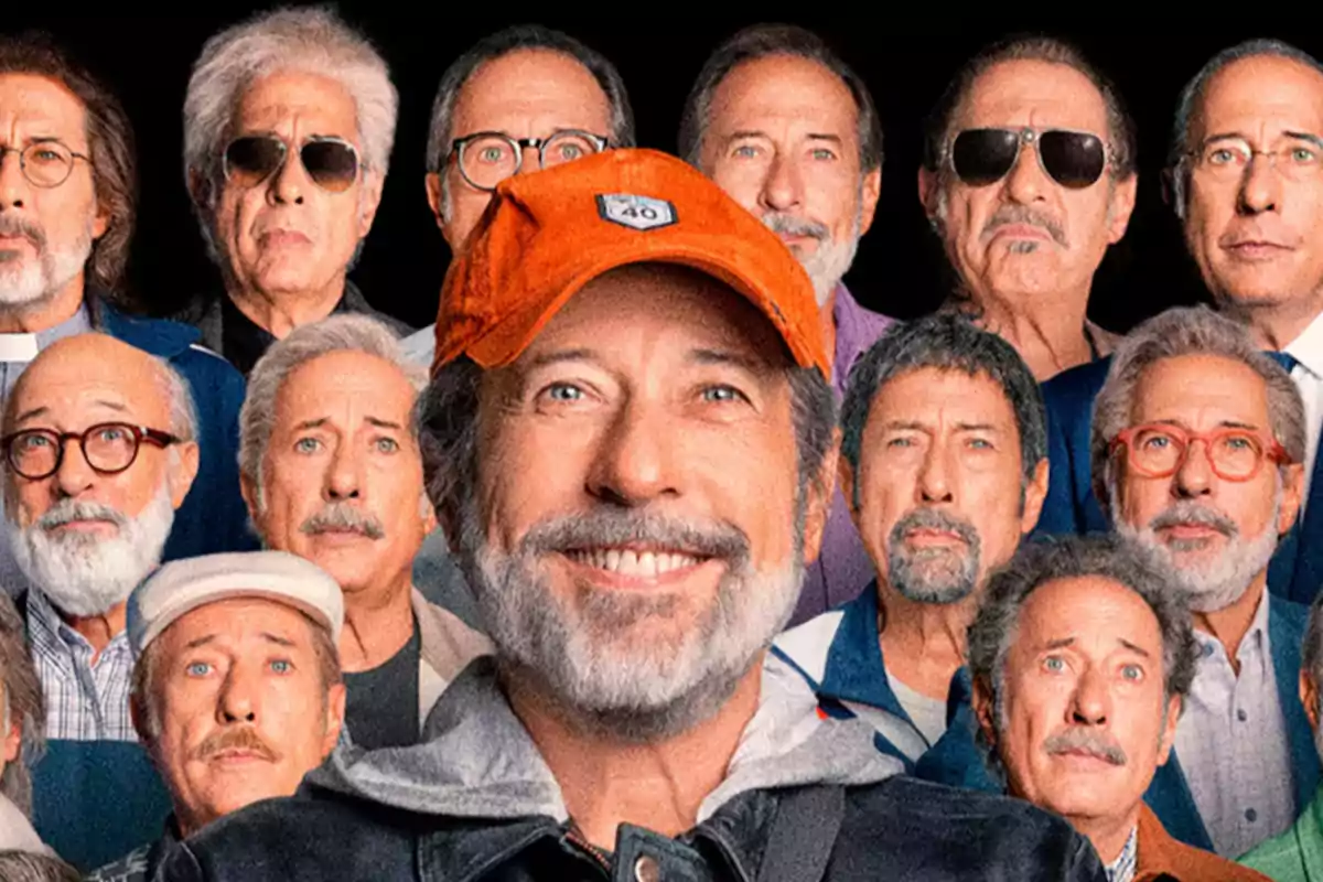 Un hombre con barba y gorra naranja sonríe al frente mientras detrás de él aparecen varias versiones de sí mismo con diferentes atuendos y expresiones