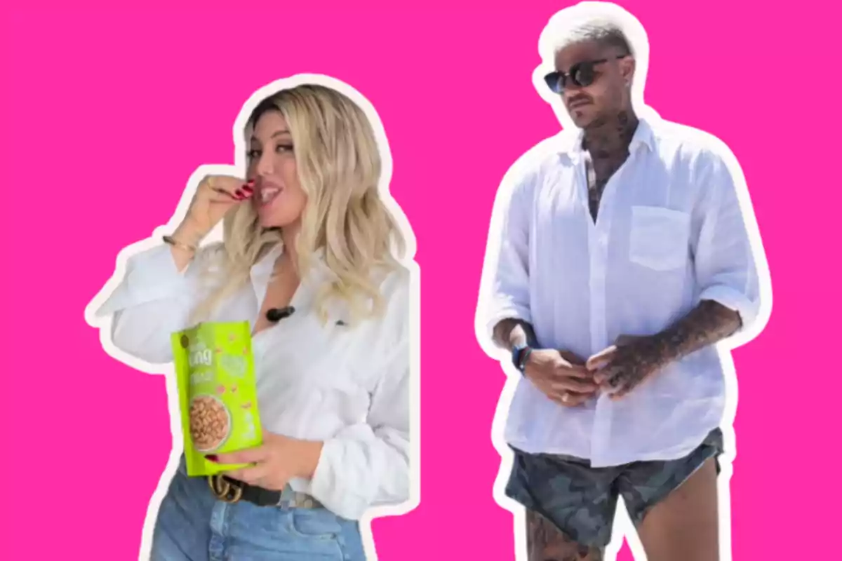 Una mujer rubia con camisa blanca y jeans sostiene una bolsa de botana mientras un hombre con camisa blanca, gafas de sol y tatuajes está de pie a su lado sobre un fondo rosa