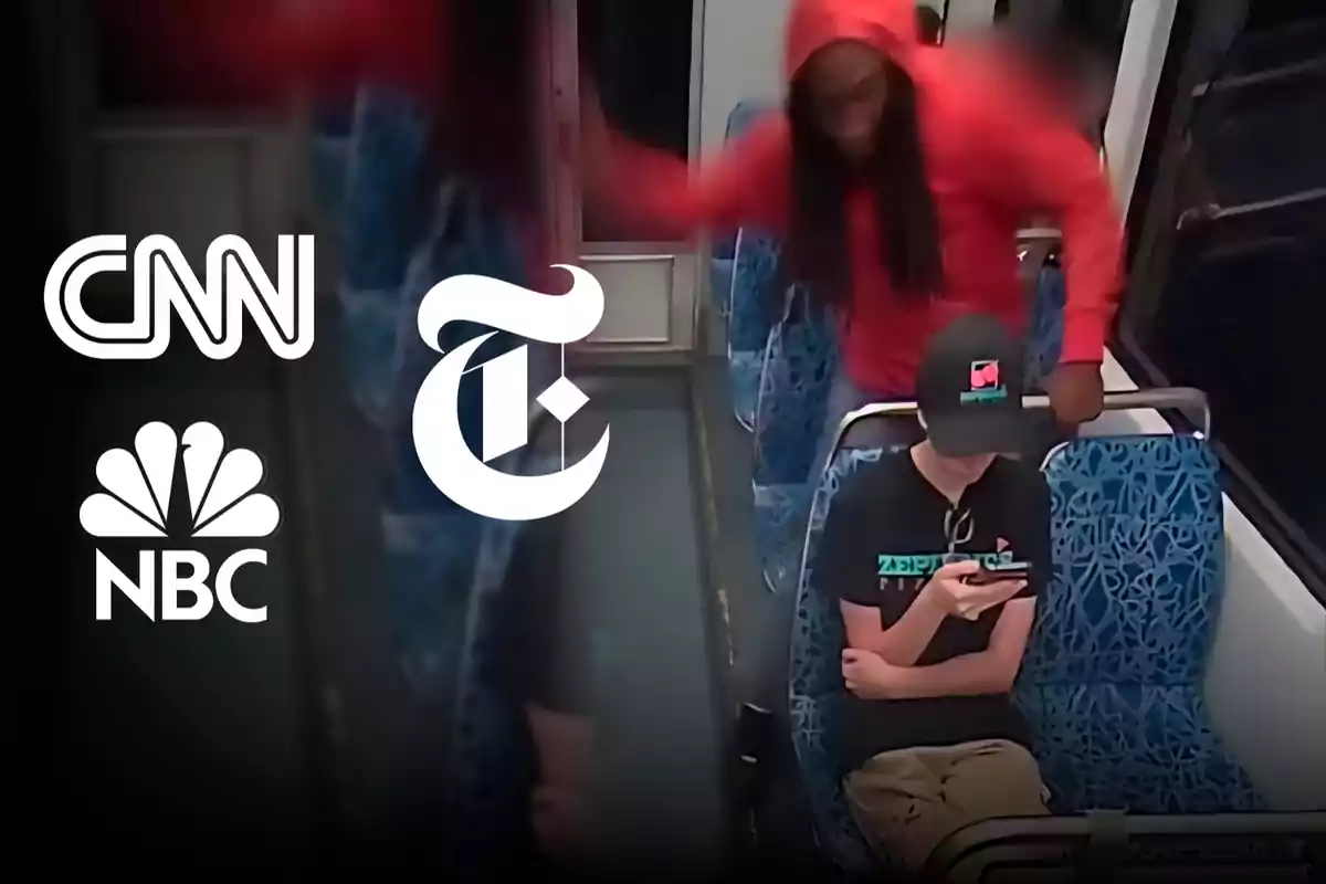 Persona con sudadera roja de pie detrás de un joven sentado en un transporte público mientras usa su celular, con los logotipos de CNN, NBC y The New York Times superpuestos a la izquierda