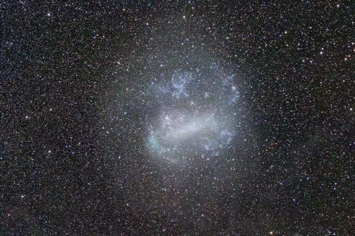 Cluster of stars and interstellar dust in deep space Cluster of stars and interstellar dust in deep space