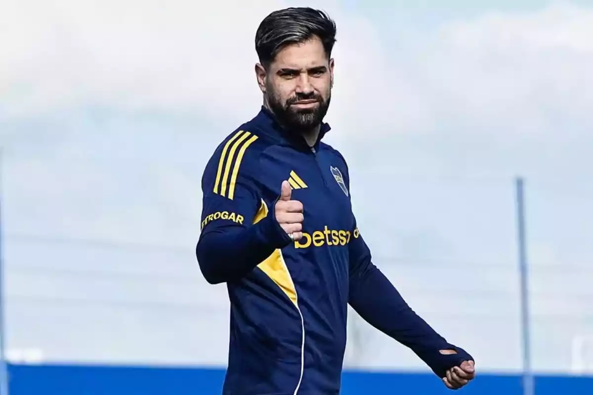 Soccer player in a blue Boca Juniors uniform giving a thumbs-up gesture on a training field Soccer player in a blue Boca Juniors uniform giving a thumbs-up gesture on a training field
