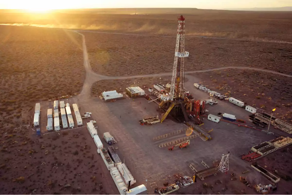 Oil platform in the middle of the desert at sunset, surrounded by equipment and industrial vehicles Oil platform in the middle of the desert at sunset, surrounded by equipment and industrial vehicles