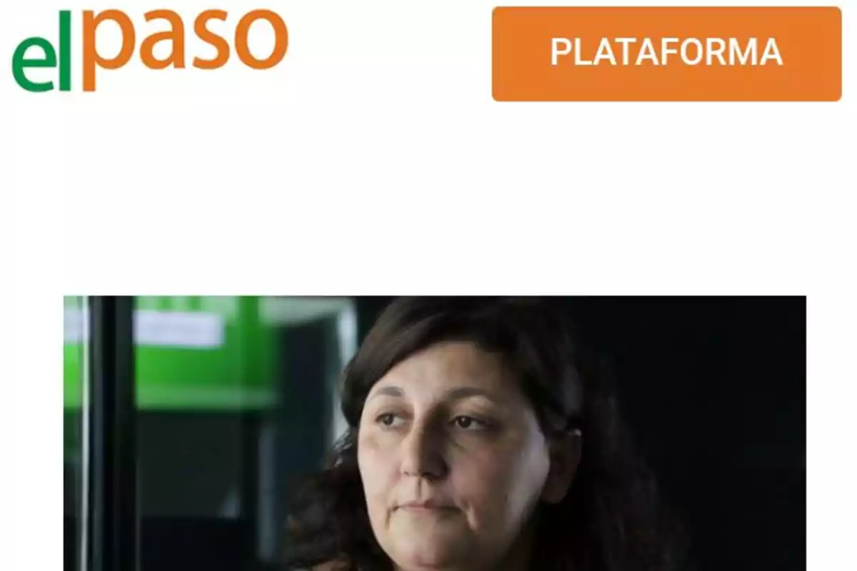 Dark-haired woman looking to the side with a serious expression under the elpaso logo and an orange button that says platform Dark-haired woman looking to the side with a serious expression under the elpaso logo and an orange button that says platform