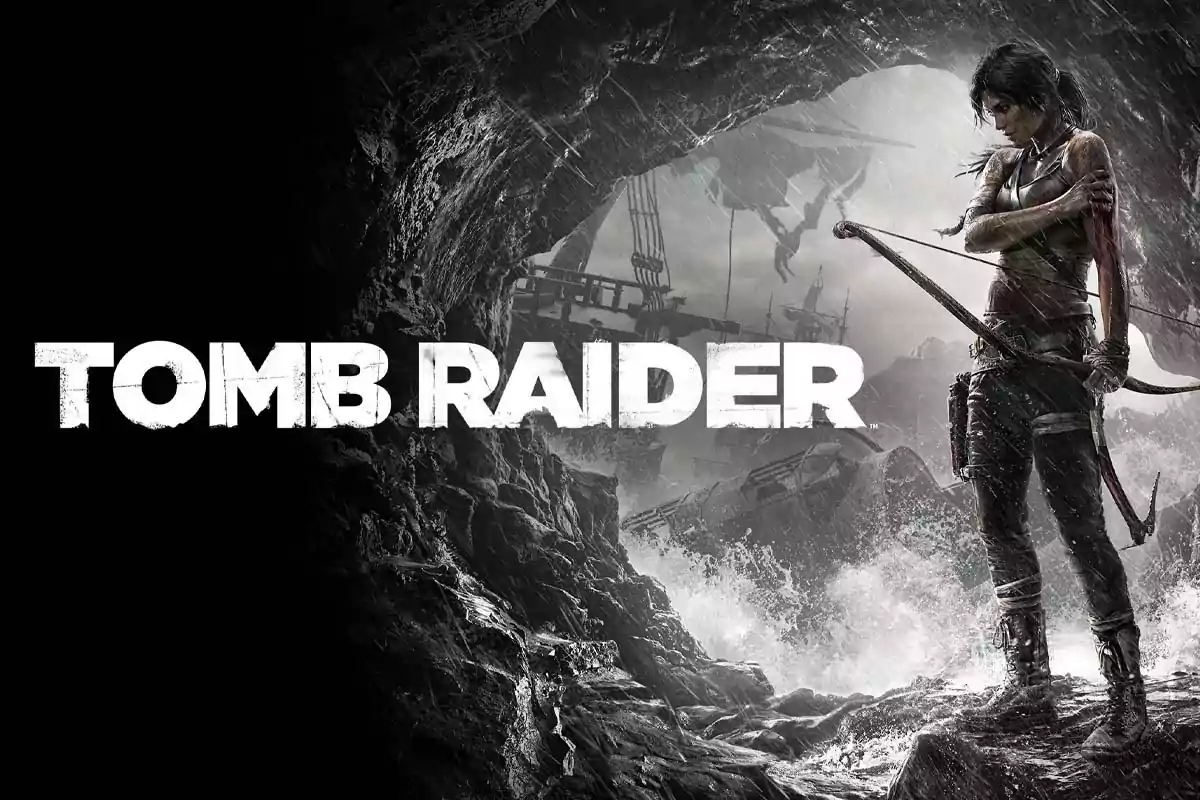Portada del videojuego Tomb Raider con una mujer armada con un arco en una cueva frente al mar y barcos naufragados al fondo