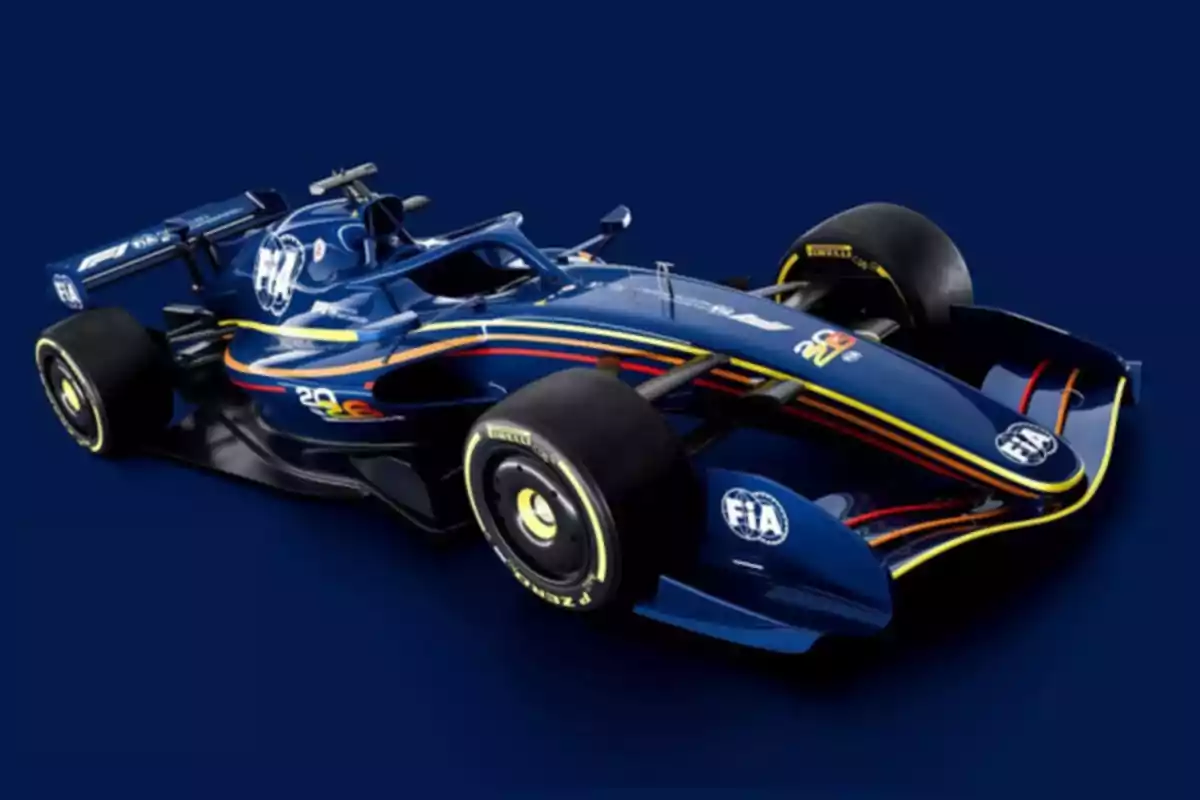 Un coche de carreras azul con detalles en amarillo y rojo sobre un fondo azul oscuro.