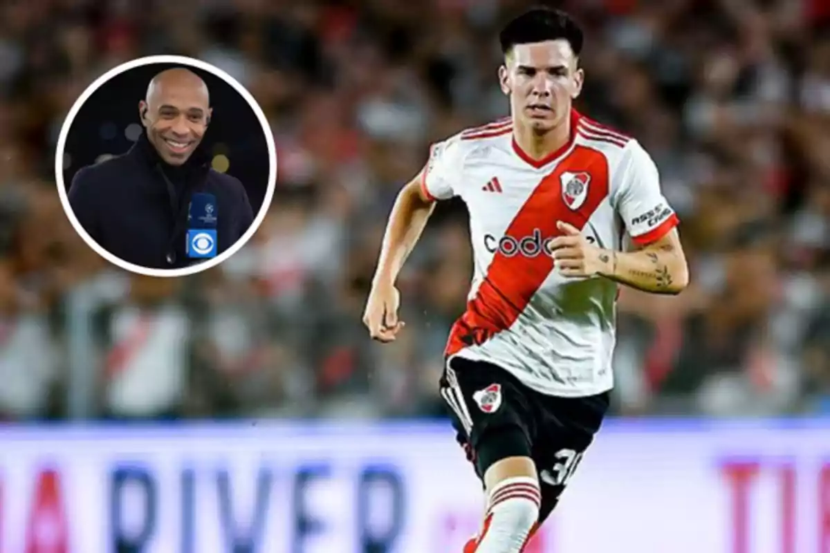 Un jugador de fútbol de River Plate corriendo en el campo con un comentarista en un recuadro.