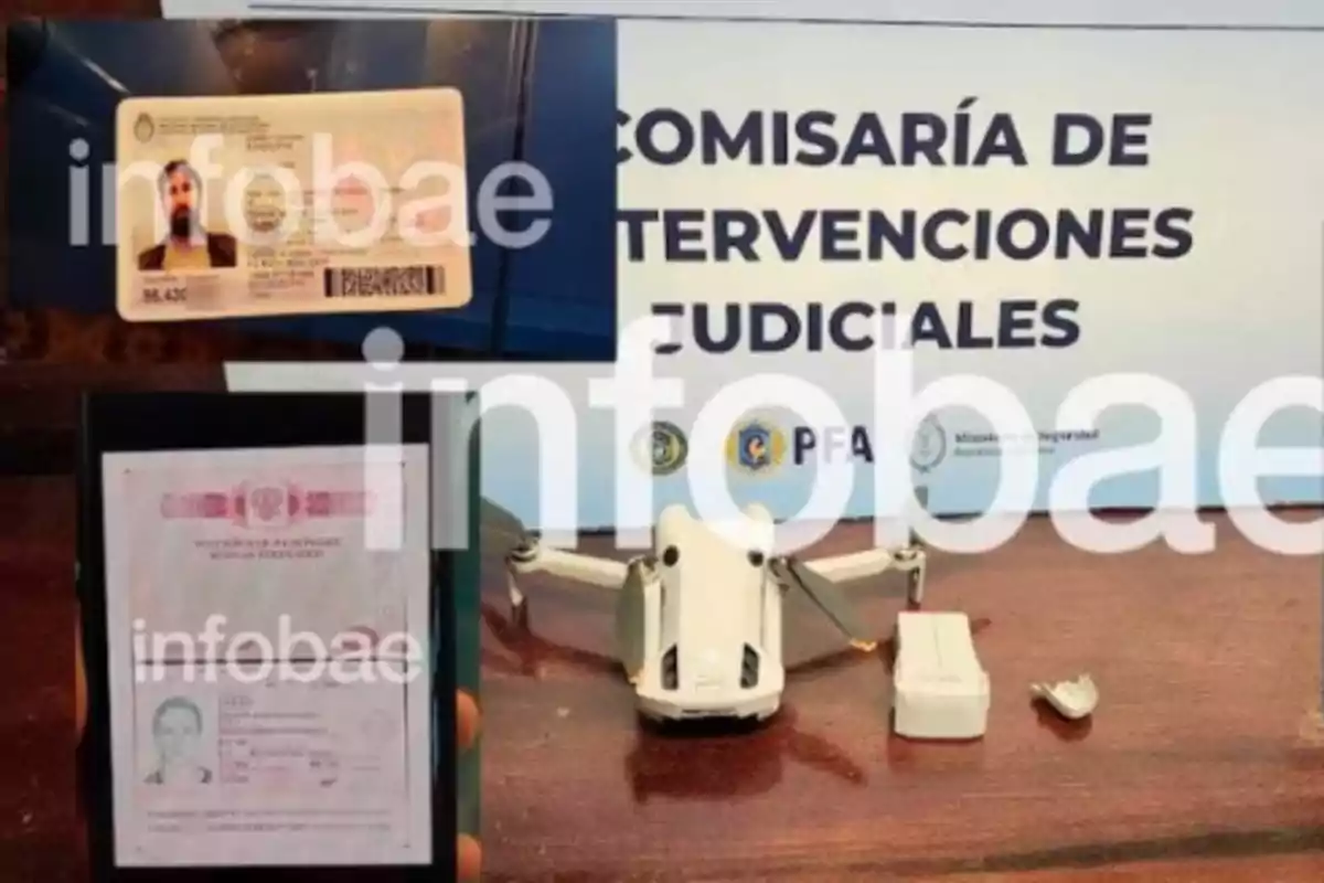 Una mesa con documentos de identificación y un dron frente a un cartel de la comisaría de intervenciones judiciales.