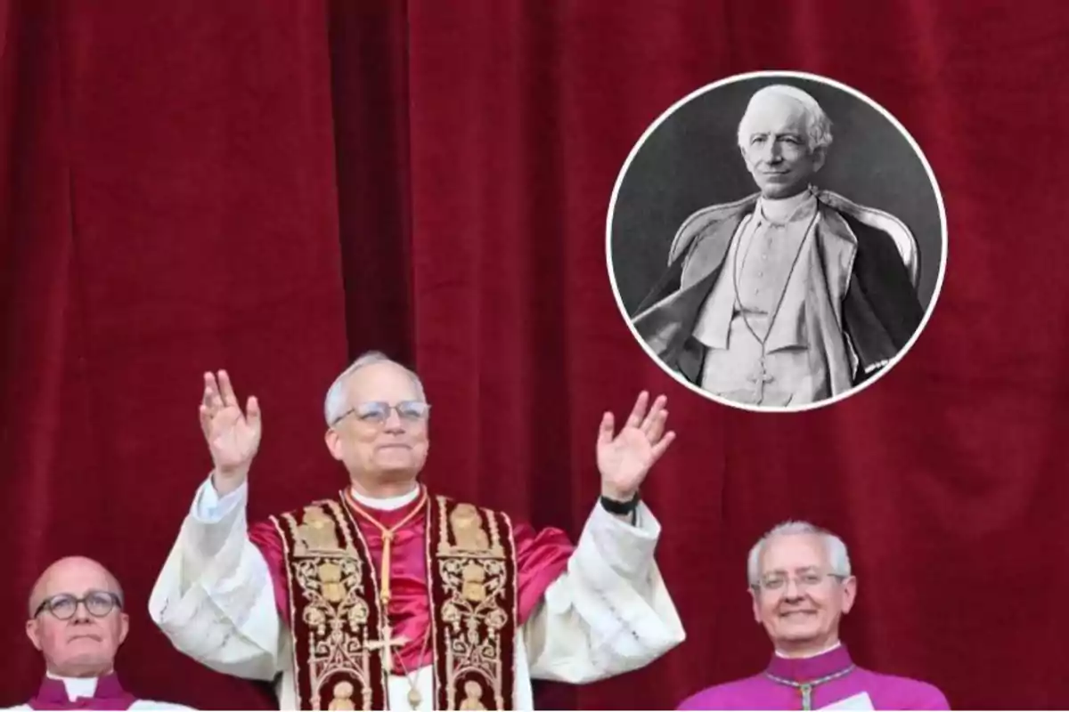 Un grupo de clérigos en vestimenta religiosa frente a un telón rojo con una imagen en blanco y negro de un líder religioso en un círculo sobre ellos. Un grupo de clérigos en vestimenta religiosa frente a un telón rojo con una imagen en blanco y negro de un líder religioso en un círculo sobre ellos.