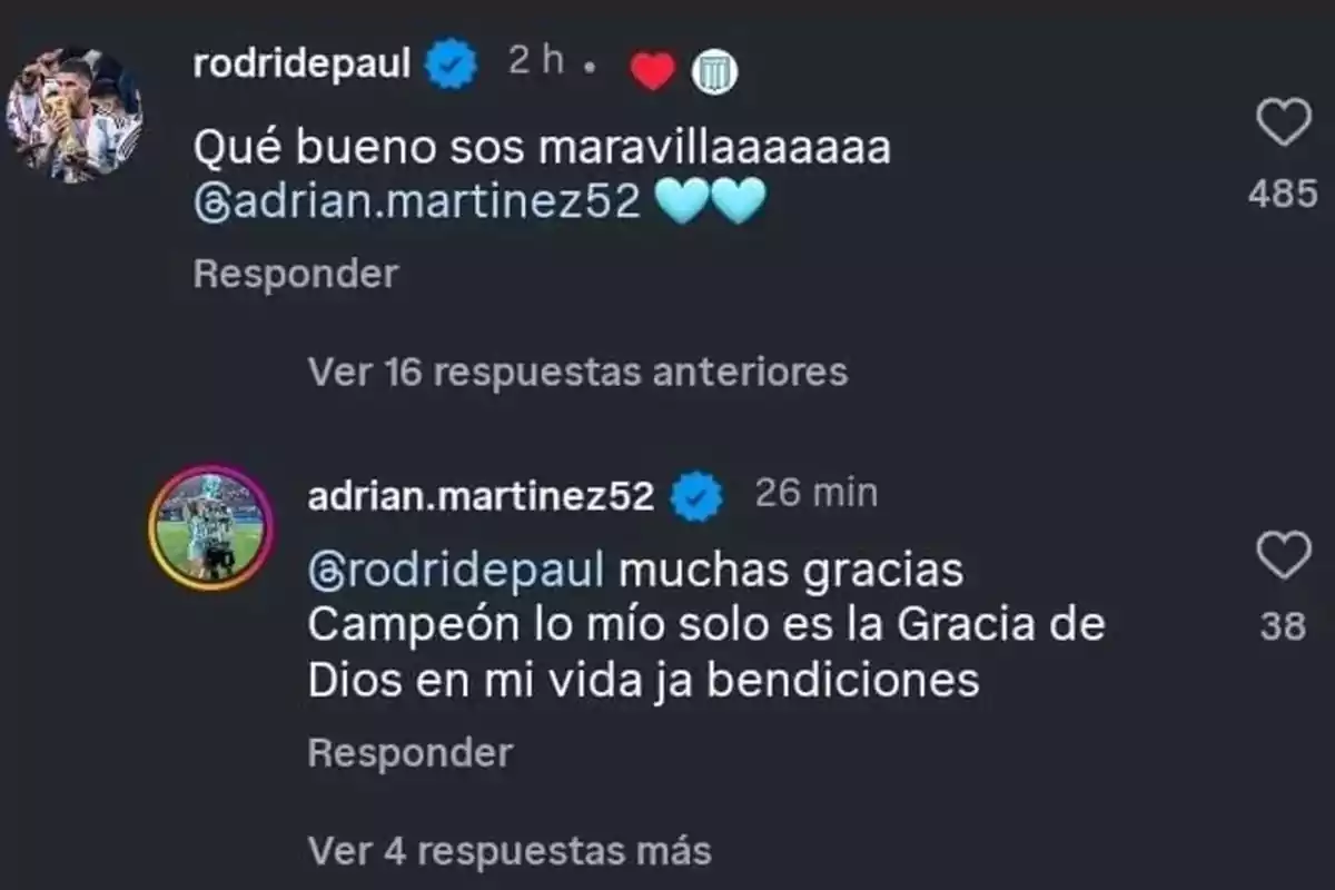Captura de pantalla de una conversación en redes sociales donde dos usuarios verificados se elogian y agradecen mutuamente, acompañando sus mensajes con emojis y palabras de bendición. Captura de pantalla de una conversación en redes sociales donde dos usuarios verificados se elogian y agradecen mutuamente, acompañando sus mensajes con emojis y palabras de bendición.