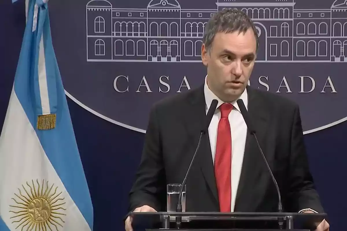 Adorni habló sobre la esencialidad de los vuelos: 'La Argentina patotera se terminó'