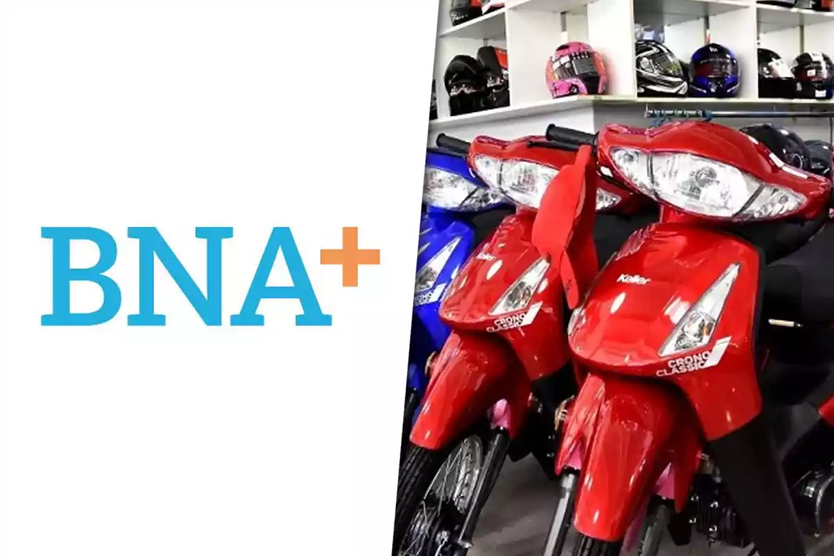 Logo de BNA+ junto a varias motos de colores rojo y azul exhibidas en una tienda con cascos en el fondo