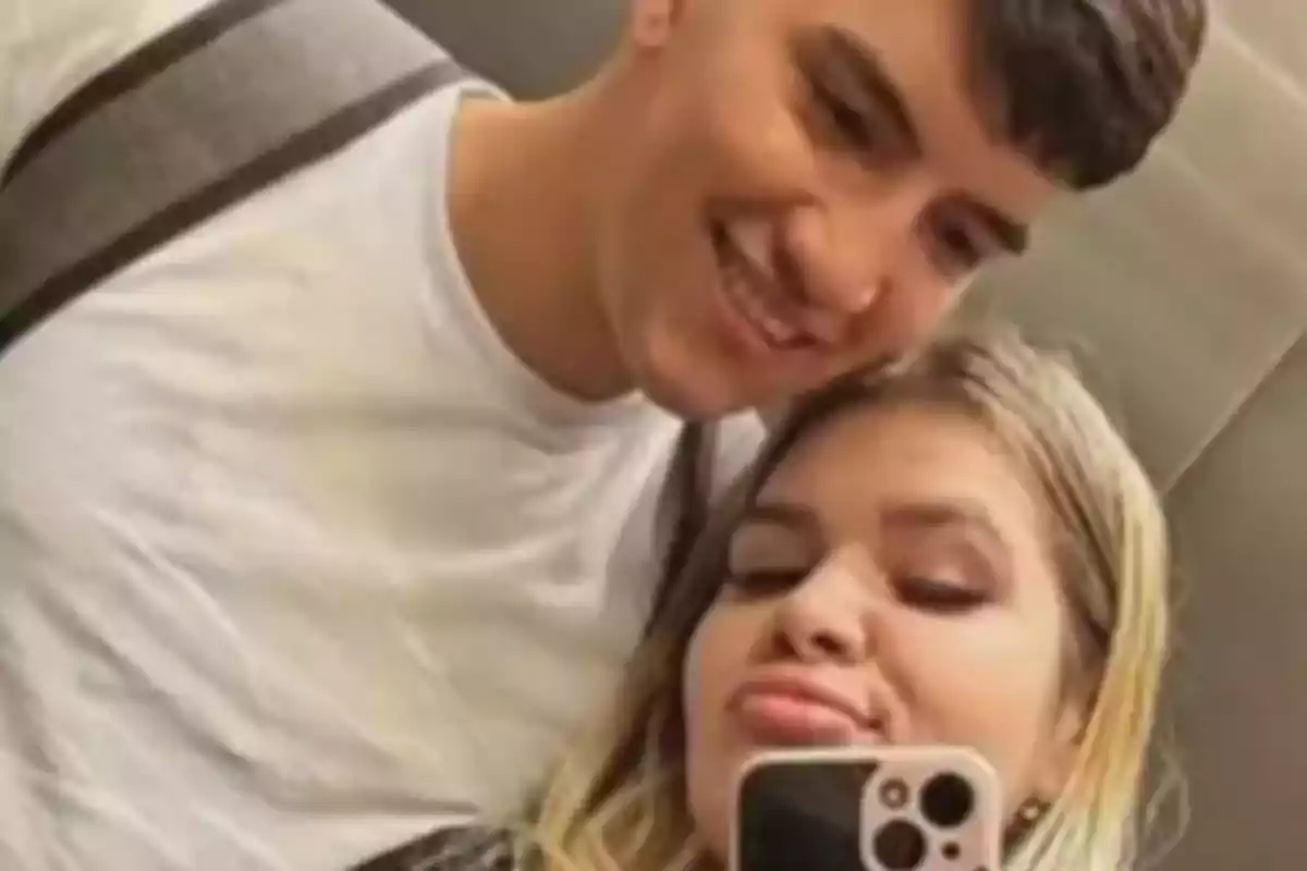 Two young people taking a selfie in an elevator.