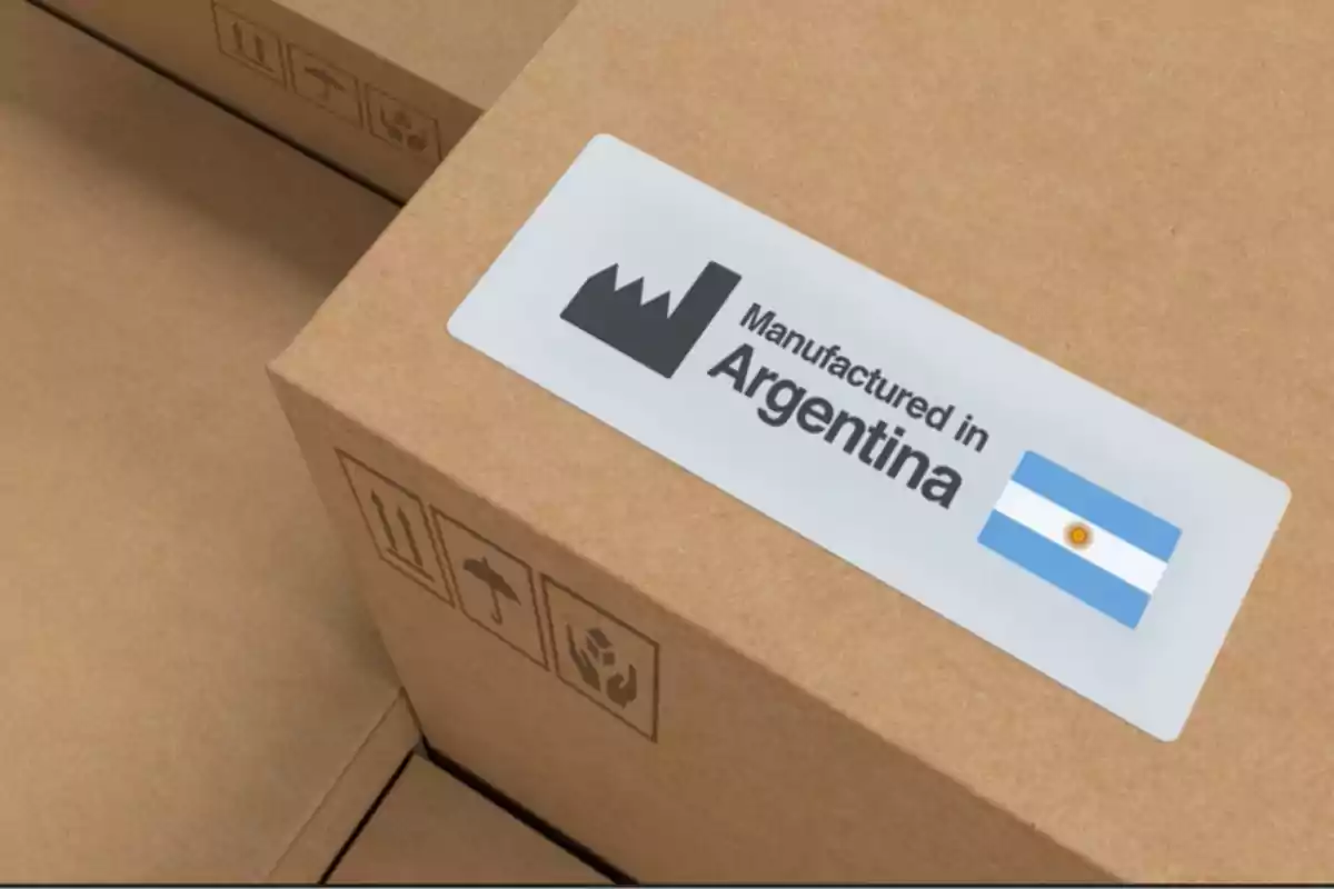 Cardboard boxes with a label indicating they are made in Argentina alongside the country's flag. Cardboard boxes with a label indicating they are made in Argentina alongside the country's flag.