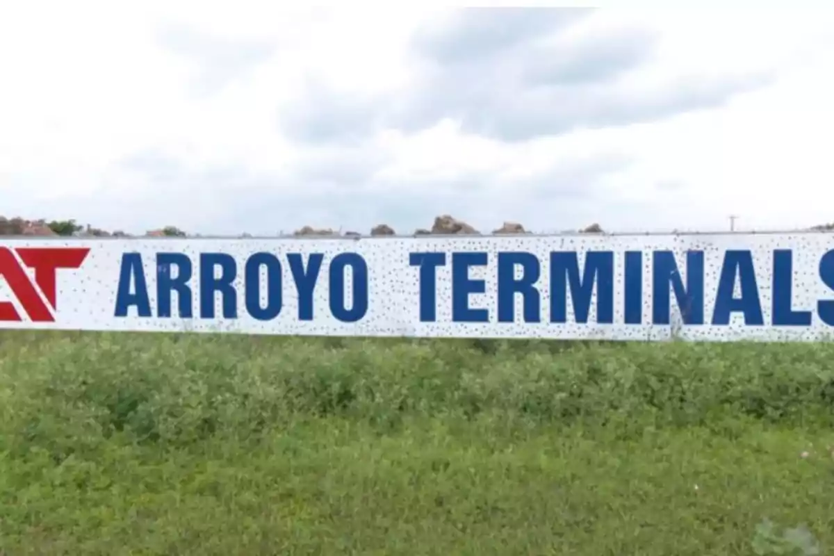 Maxwell Jensen es copropietario de Arroyo Terminals, una instalación ubicada cerca de Rio Hondo, Texas, donde presuntamente se almacenaban miles de galones de crudo transportados en pipas desde la frontera.