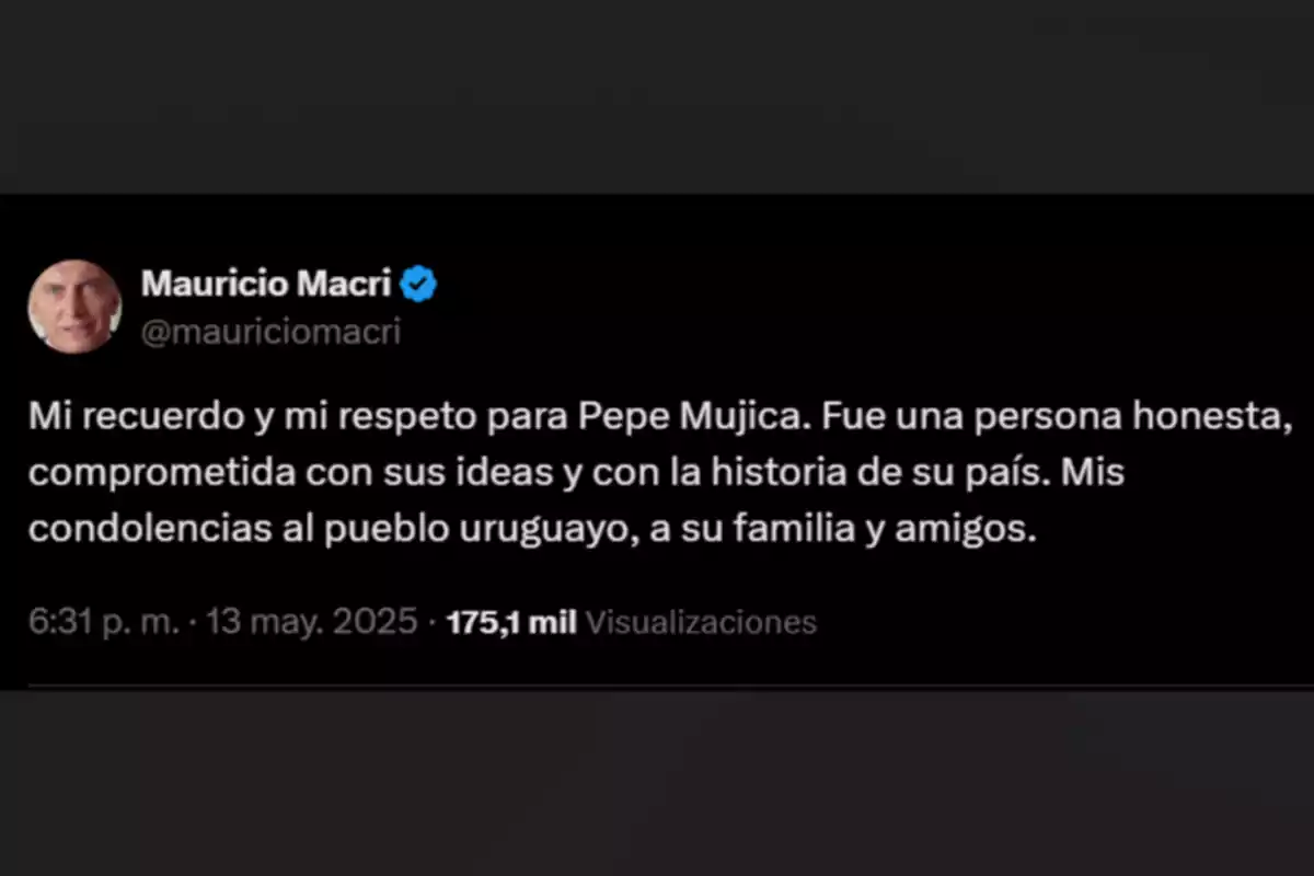 Una publicación en redes sociales de una persona expresando su respeto y condolencias por el fallecimiento de Pepe Mujica, destacando su honestidad y compromiso con sus ideas y la historia de su país, dirigida al pueblo uruguayo, su familia y amigos.
