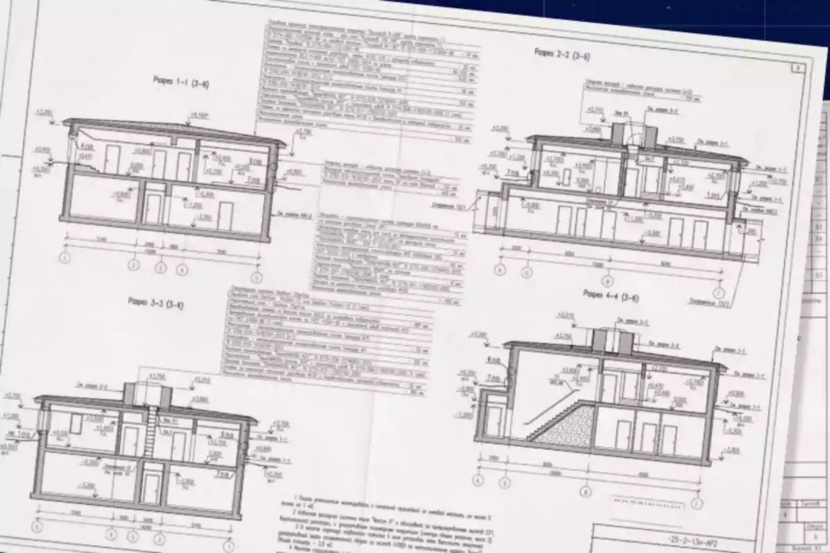 Planos arquitectónicos impresos con secciones transversales de un edificio y anotaciones técnicas en ruso