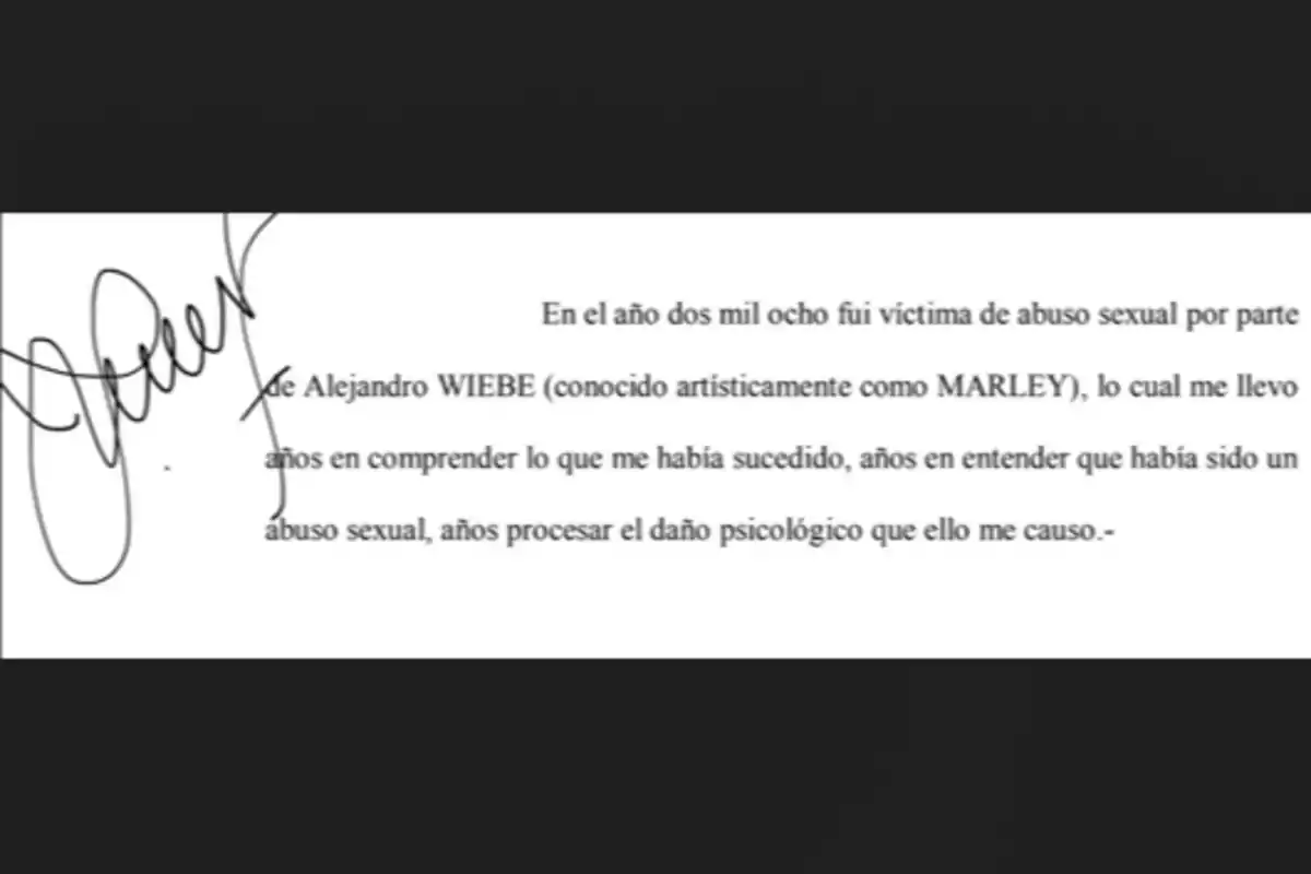 Document containing text in which a person reports having been a victim of sexual abuse in 2008 by Alejandro Wiebe, known as Marley, and mentions the psychological impact this caused, accompanied by a handwritten signature on the left. Document containing text in which a person reports having been a victim of sexual abuse in 2008 by Alejandro Wiebe, known as Marley, and mentions the psychological impact this caused, accompanied by a handwritten signature on the left.