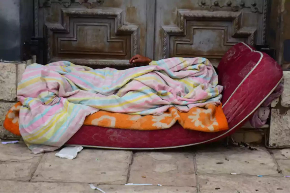 Persona durmiendo en la calle, Córdoba Capital Persona durmiendo en la calle, Córdoba Capital