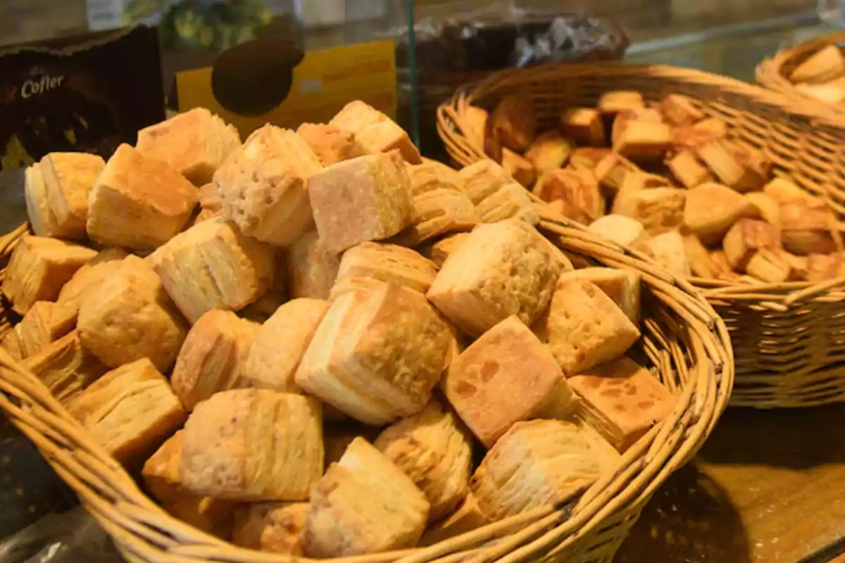 Wicker baskets filled with golden, crispy square biscuits in a bakery Wicker baskets filled with golden, crispy square biscuits in a bakery