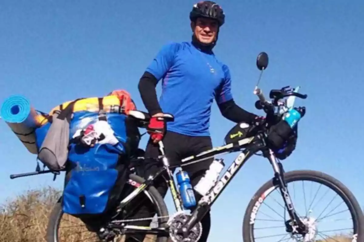 Lucas Ledezma, el ciclista trotamundos que sufrió un robo en Córodoba