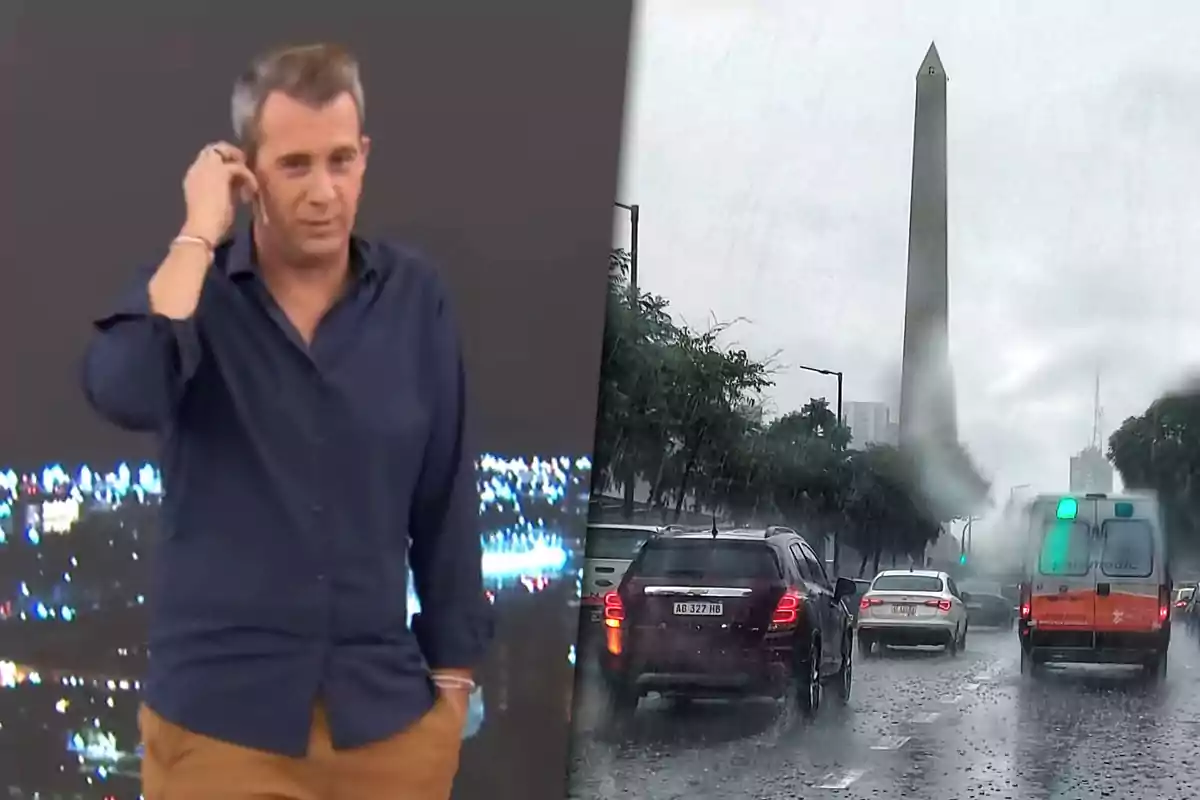 Un hombre con camisa azul está en un estudio de televisión mientras que a la derecha se ve una calle lluviosa con tráfico y un obelisco al fondo.