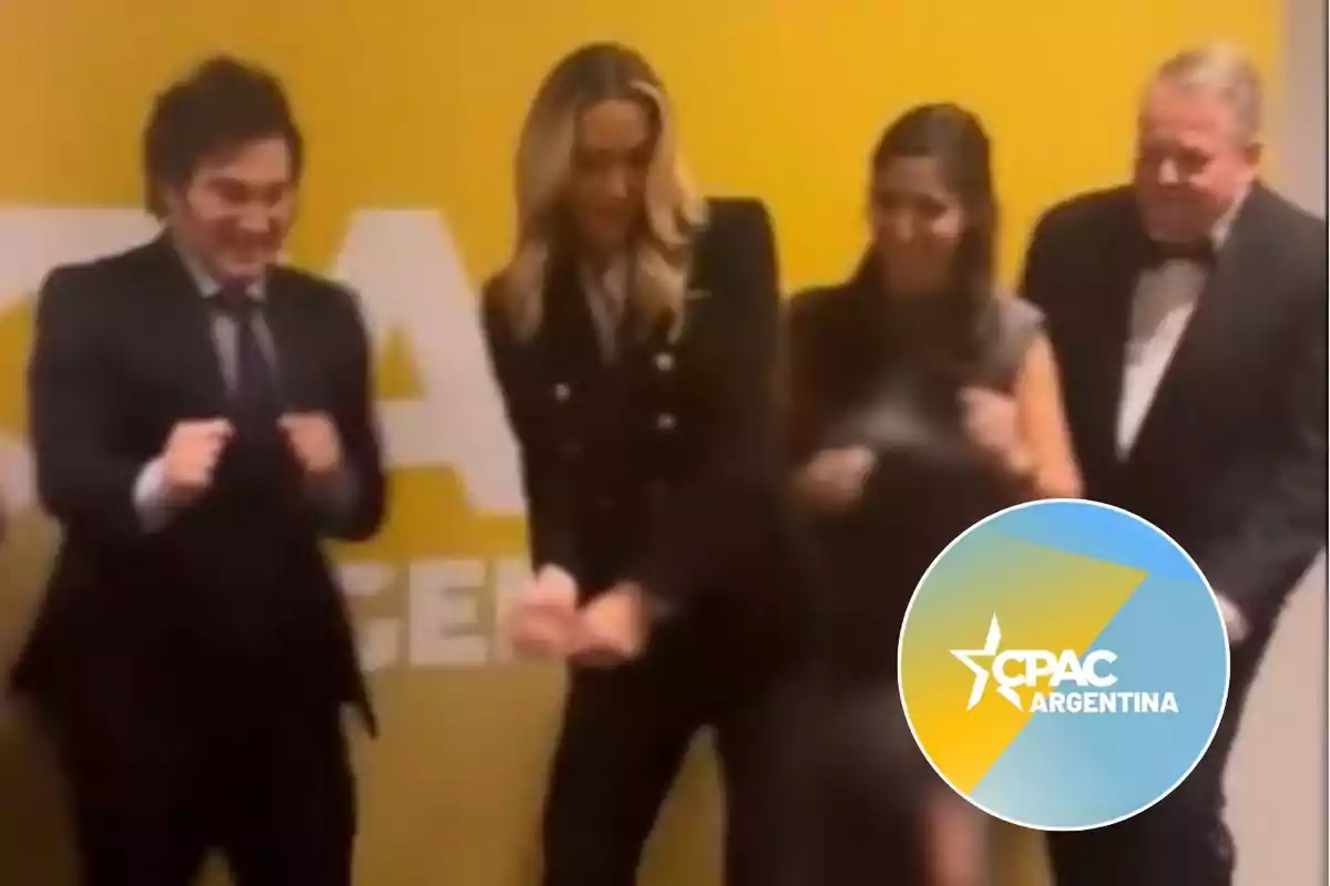 Un grupo de personas sonríe y parece estar bailando frente a un fondo amarillo con el logo de CPAC Argentina.