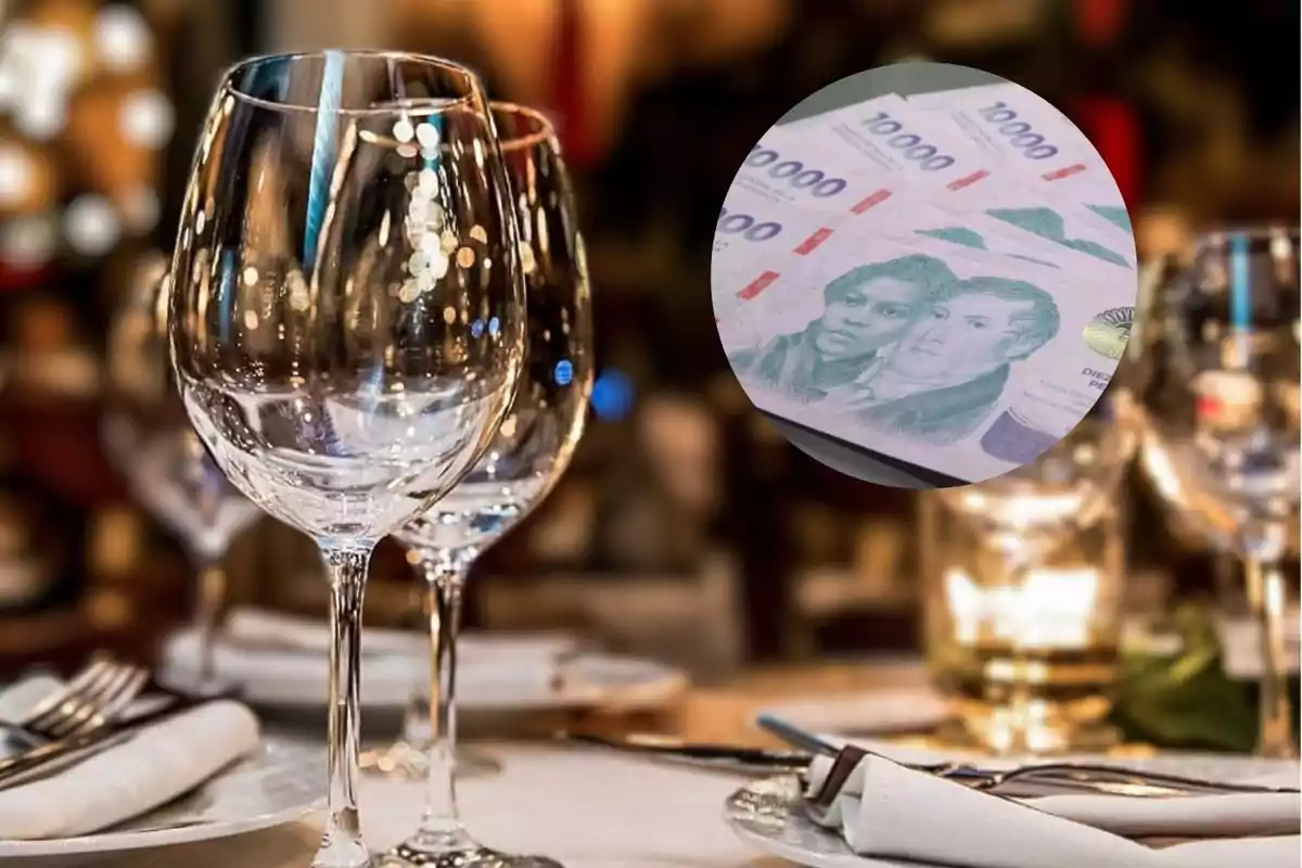 Mesa de restaurante en Buenos Aires elegantemente puesta con copas de vino y un enfoque en billetes de 10,000 pesos.