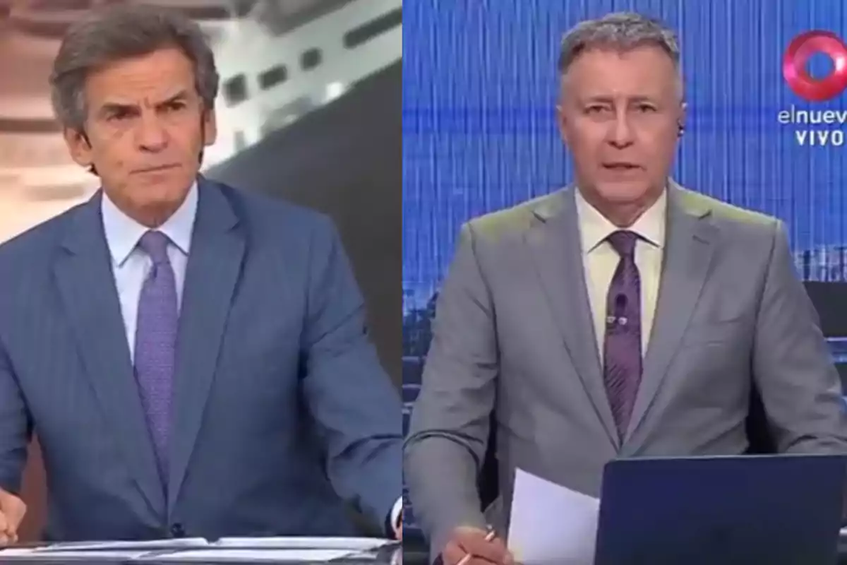 Dos presentadores de noticias en un estudio de televisión, ambos con trajes formales y corbatas, uno de ellos sostiene papeles y el otro está frente a una computadora portátil.