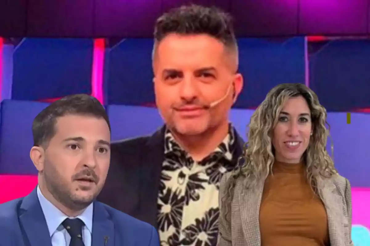 Tres personas posan frente a un fondo colorido en un estudio de televisión.