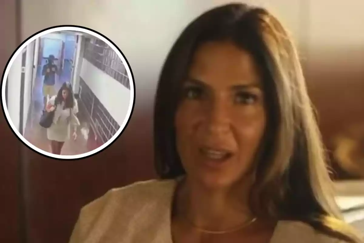 Mujer de cabello largo y oscuro en primer plano con un recuadro que muestra una escena de vigilancia donde camina por un pasillo llevando una bolsa y un bolso negro