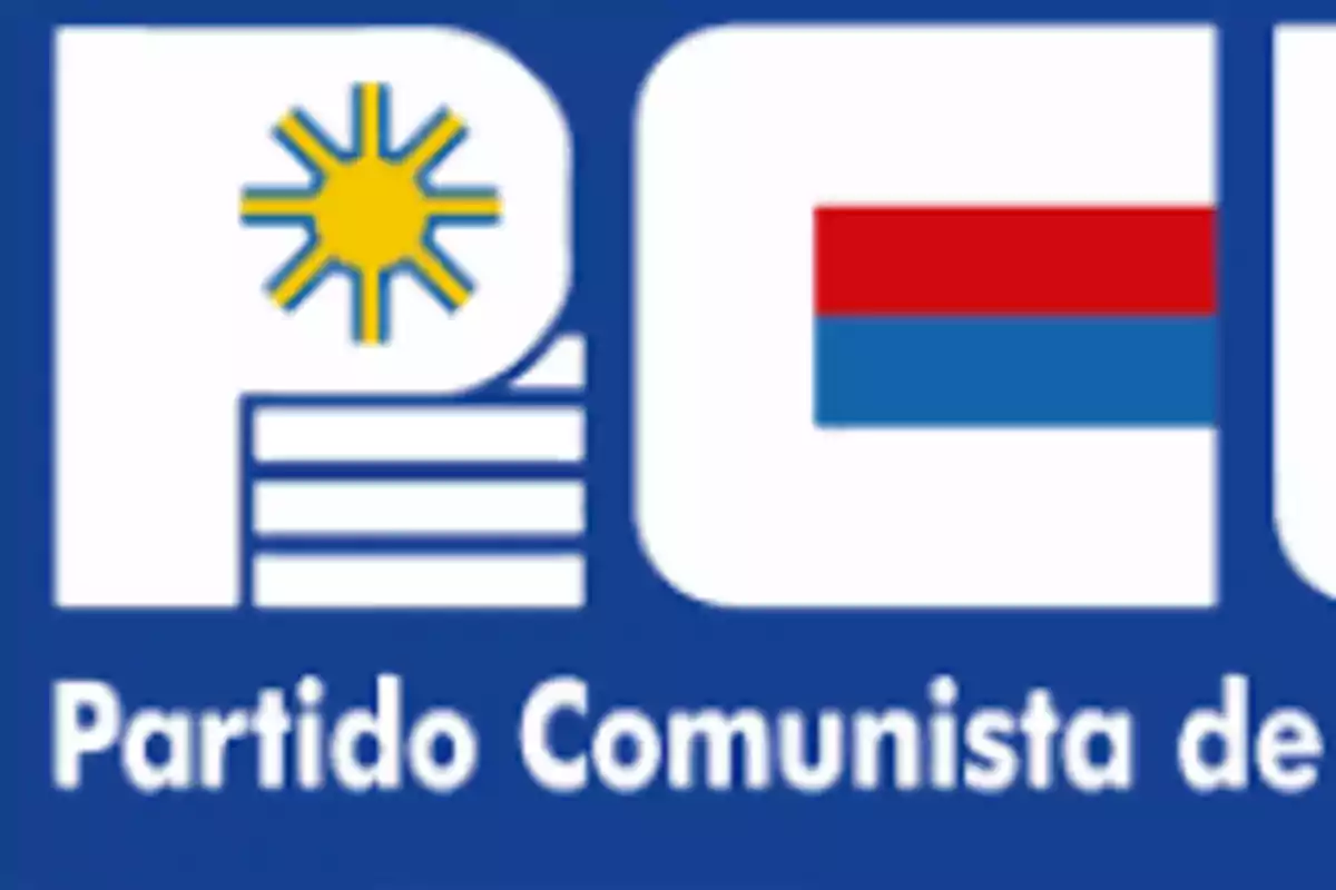 Logotipo del Partido Comunista de Uruguay con un sol amarillo y una bandera roja y azul sobre fondo azul. Logotipo del Partido Comunista de Uruguay con un sol amarillo y una bandera roja y azul sobre fondo azul.