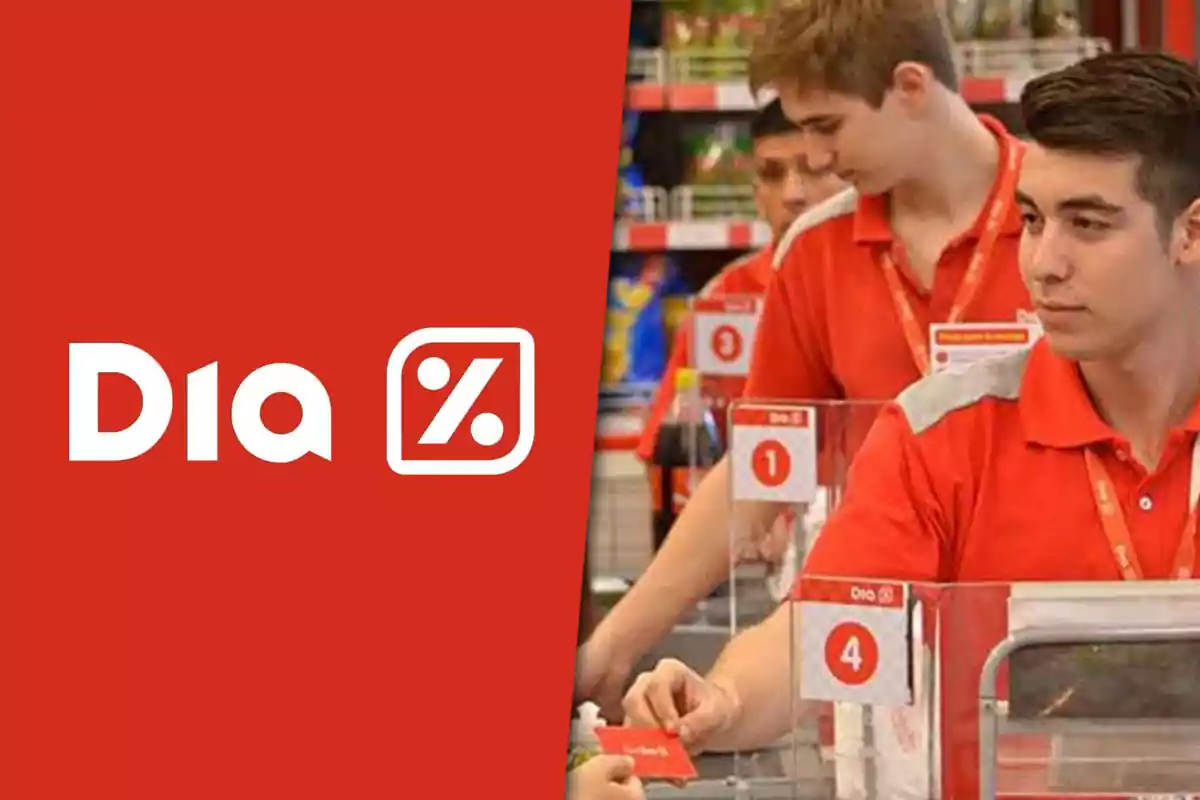 Empleados de supermercado atendiendo en cajas registradoras con el logo de la tienda en un fondo rojo.